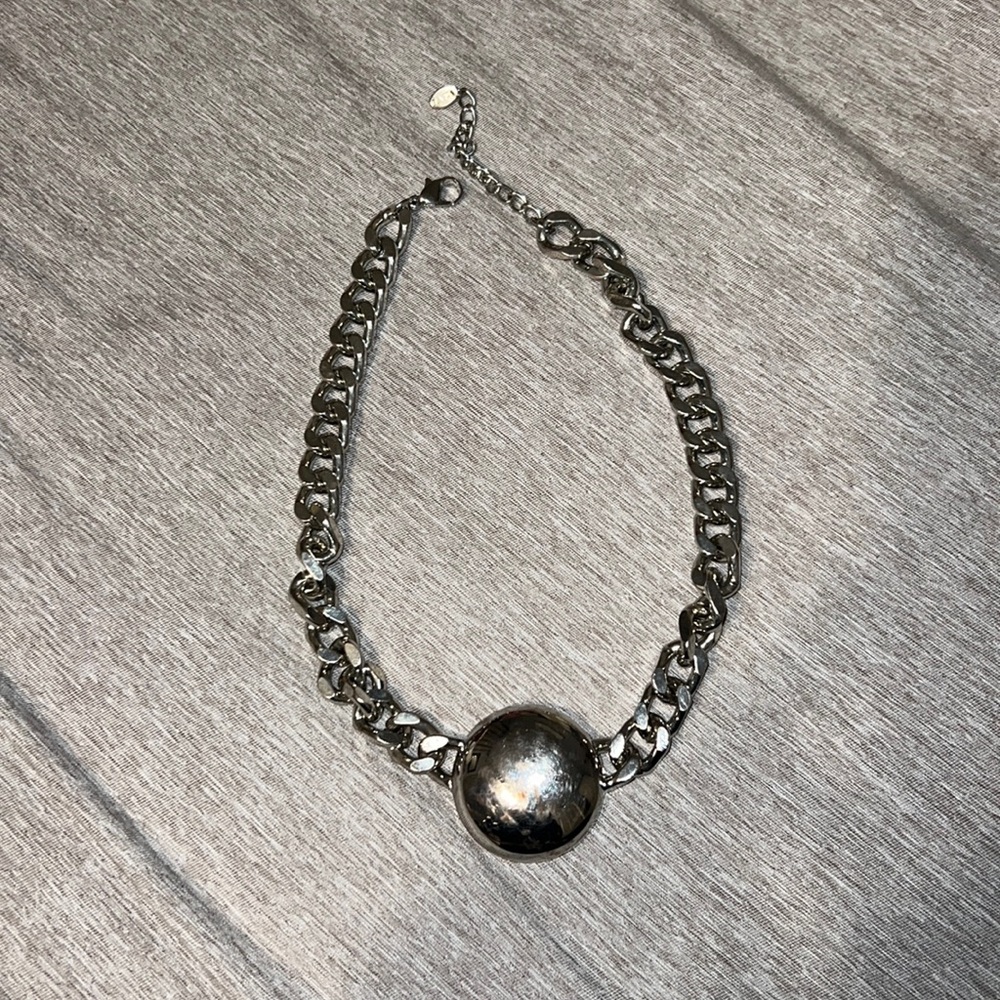 Woman’s silver colored necklace